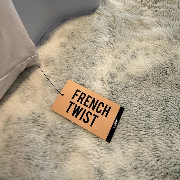 Chic White Ruched Tank Top - Picture 3 of 4